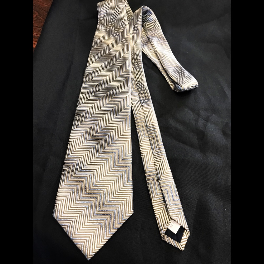 Designer Pierre Cardin Men’s Tie  100% Silk